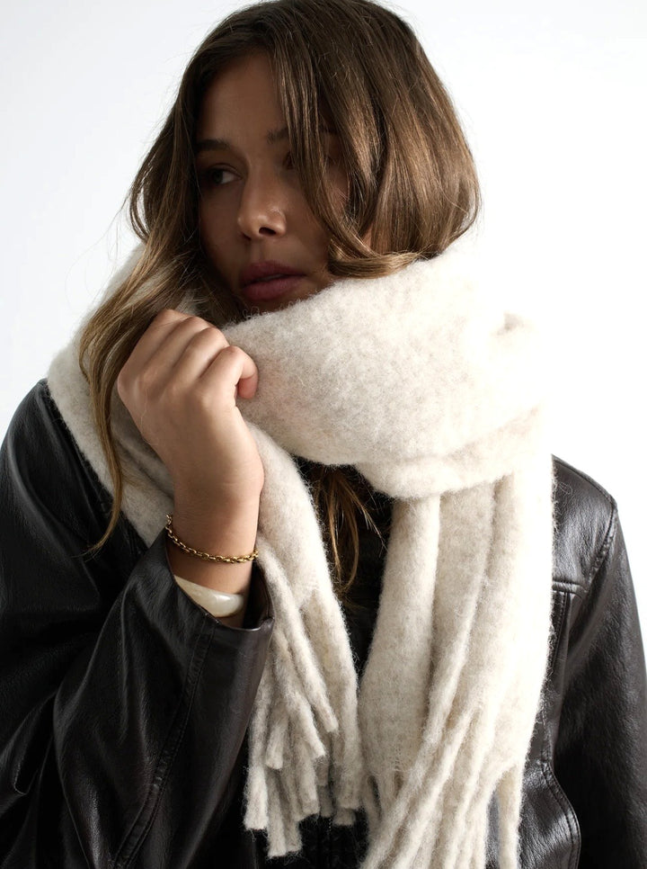 Angels Whisper - Betty Fluffy Scarf Oatmeal