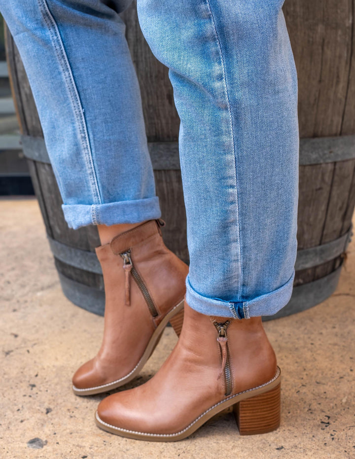 EOS - Charity Leather Ankle Boot Latte