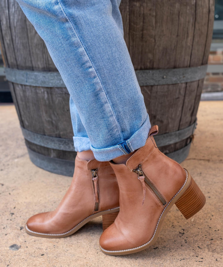 EOS - Charity Leather Ankle Boot Latte