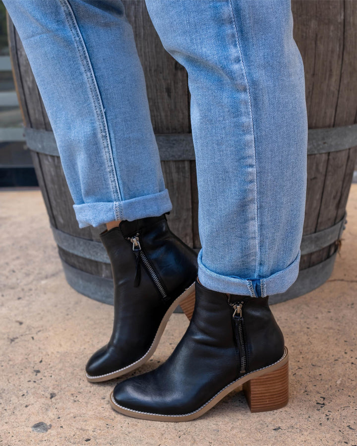 EOS - Charity Leather Ankle Boot Nero