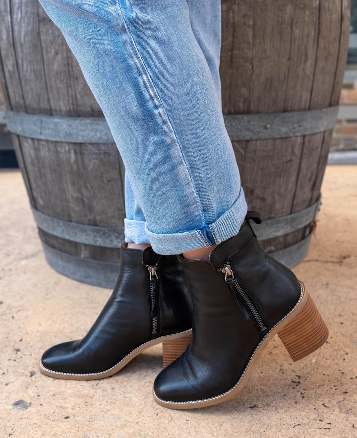 EOS - Charity Leather Ankle Boot Nero